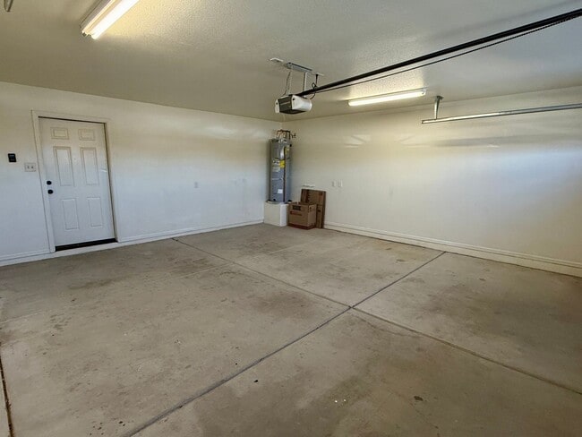 Building Photo - 4 Bedroom Home in San Luis AZ. with Fenced Lot and Landcaping
