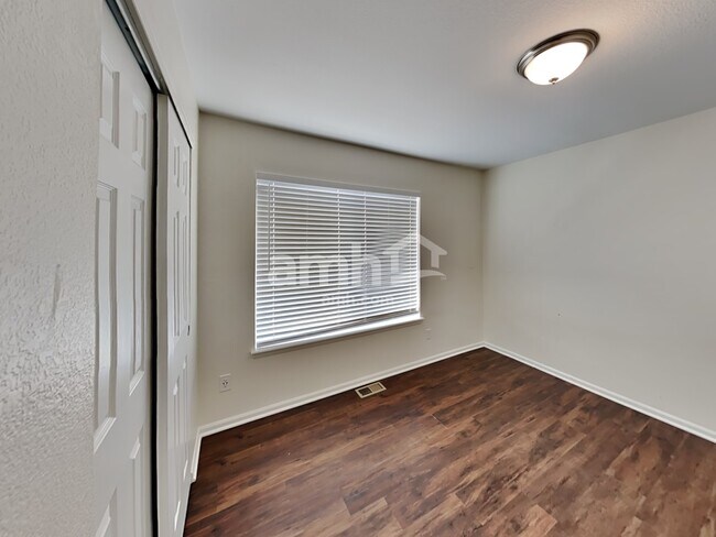 Building Photo - 5526 N Gibraltar St