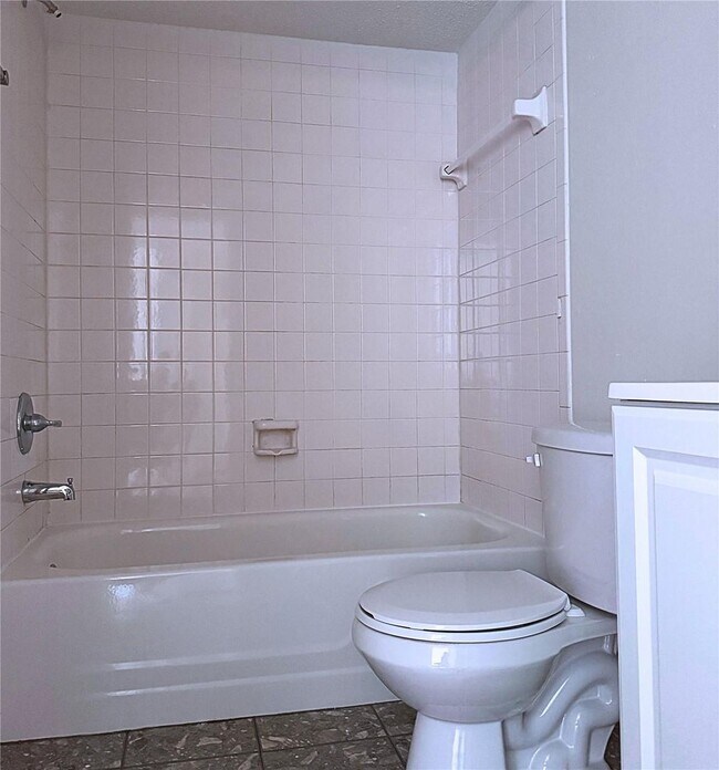 Building Photo - Holiday Special-Charming 2 Bedroom 1 bath unit at Habana Park!