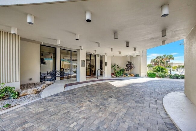 Building Photo - 2800 N Ocean Dr