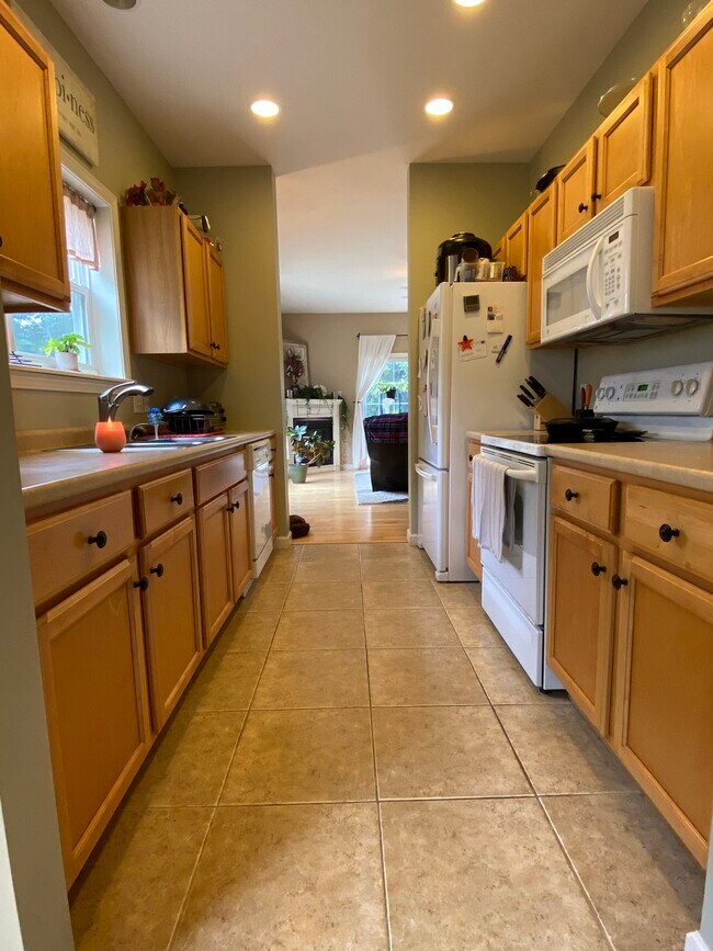 Building Photo - 7 Marion Ave