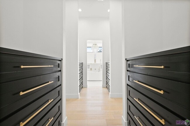 Building Photo - 9825 Fawn Vw Dr