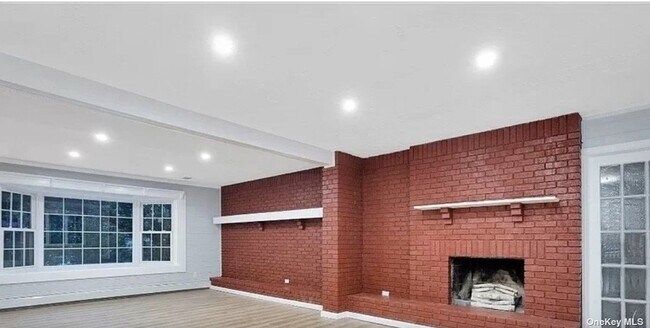 Building Photo - 14 Daell Ln