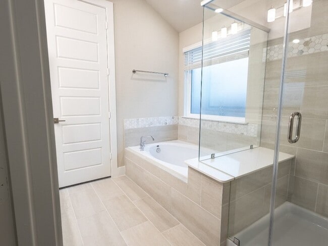 Building Photo - 2010 Bluff Oak Ct