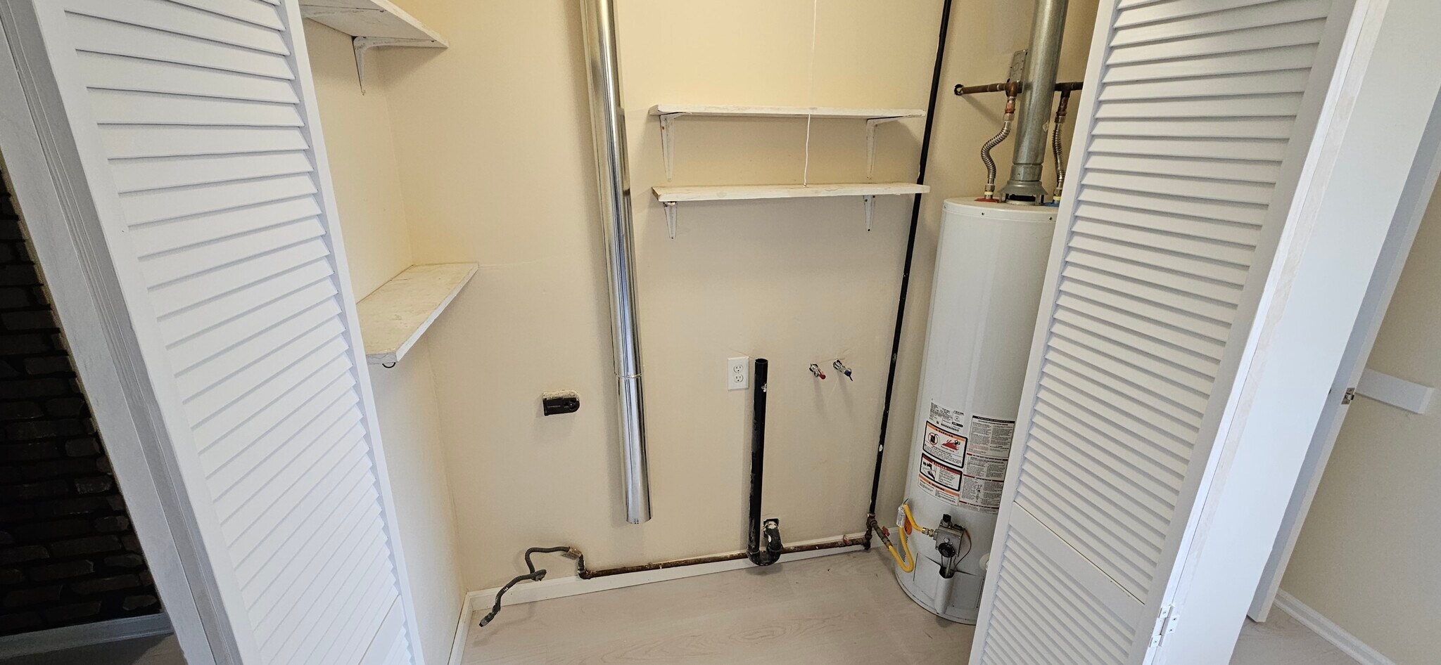 Laundry hookups: Can support either gas or electric dryer. - 578 Tyler St