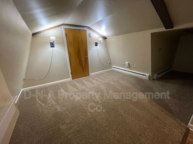 Building Photo - 106 3rd St