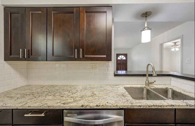 Building Photo - 839 Wax Myrtle Ln