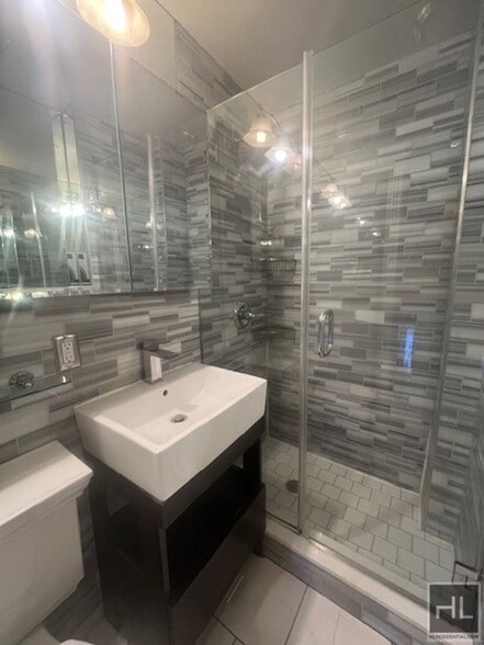 Building Photo - 10TH AVE.