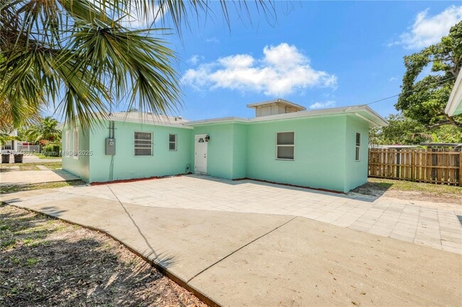 Building Photo - 809 SW 17th St