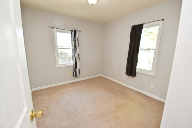 Building Photo - Mishawaka IN 2 Bedroom Home