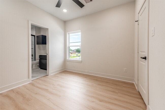 Building Photo - 8132 Brandon St