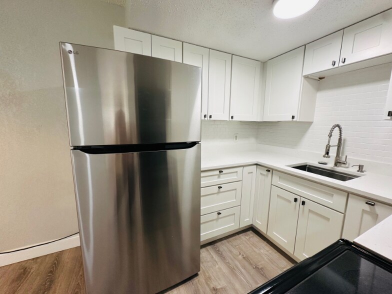 Building Photo - 618 93rd Ave N