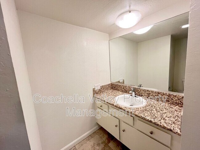 Building Photo - 400 N Sunrise Way