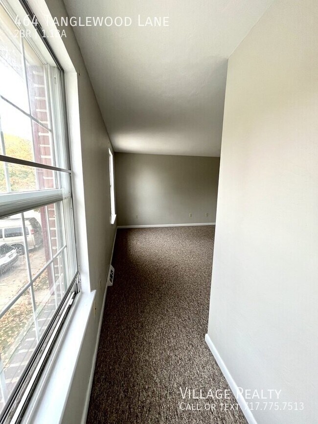 Building Photo - 464 Tanglewood Ln