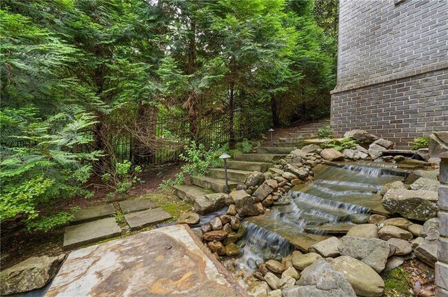 Building Photo - 1685 Mt Paran Rd NW