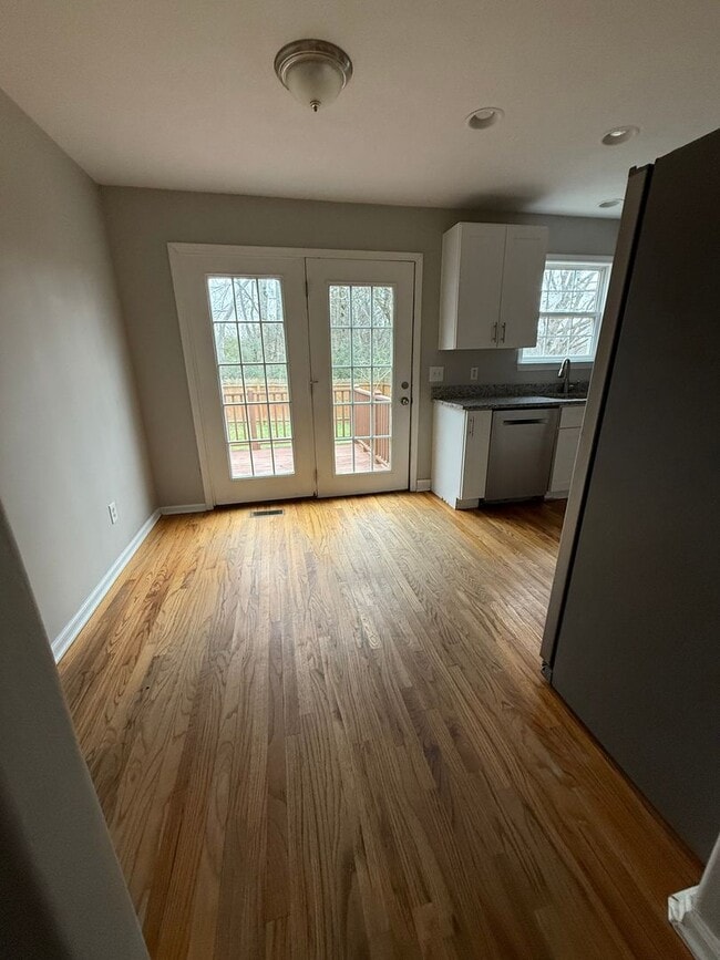 Building Photo - 1822 Holdens Hollow