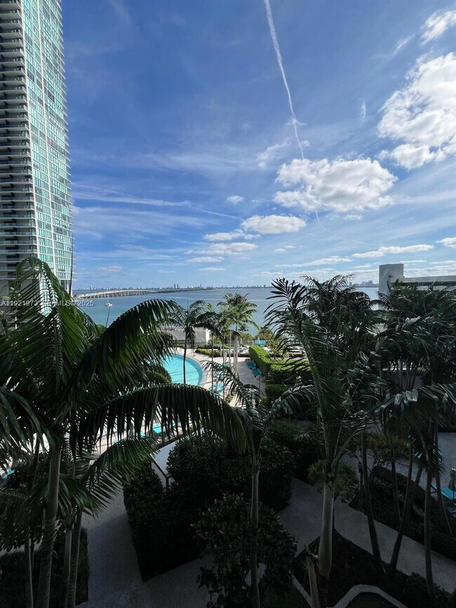 Building Photo - 480 NE 31st St