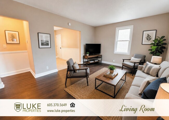 Building Photo - 712 N Blauvelt Ave
