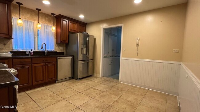 Building Photo - 275 Bloomingrove Dr