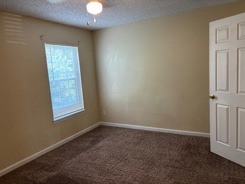 Building Photo - 4148 Charleston Dr