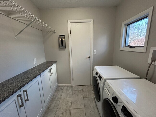 Building Photo - Stunning, Fully Updated 4 Bedroom, 2 Bath Home with Classic Charm!