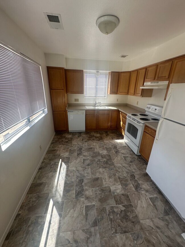 Building Photo - 590 Stallion Rd SE