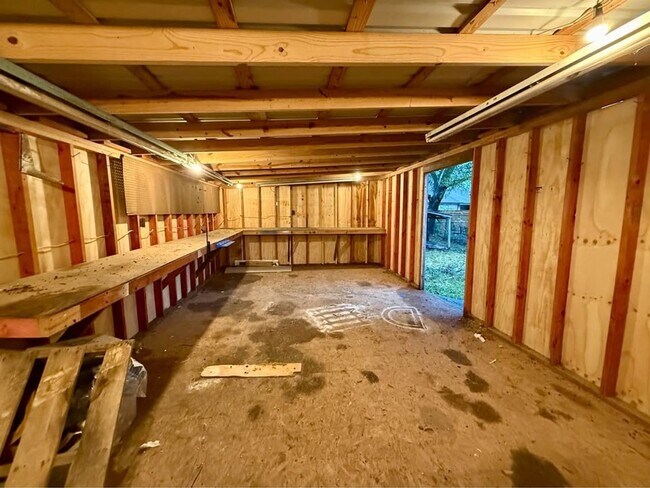 Building Photo - 3 Bedroom 2 Bathroom Home for Rent