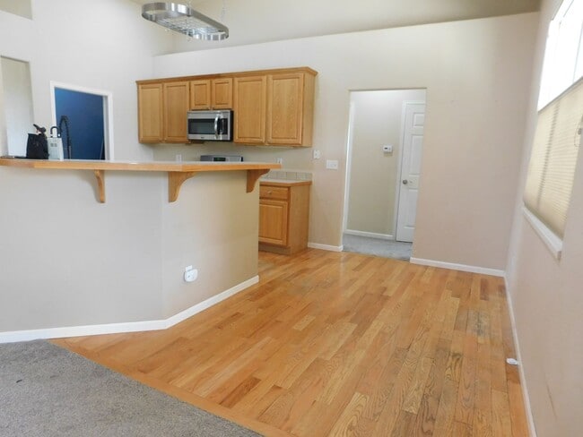 Building Photo - 566 Garnet Dr