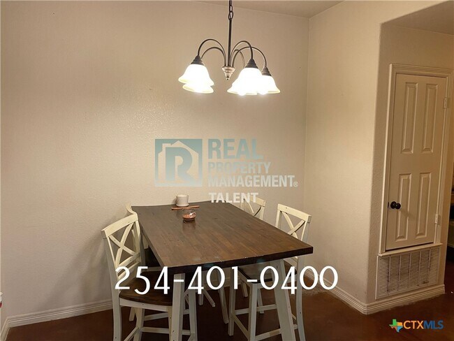 Building Photo - 602 Karey Dr