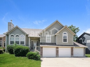 Building Photo - 2105 SW Eyrie Rd