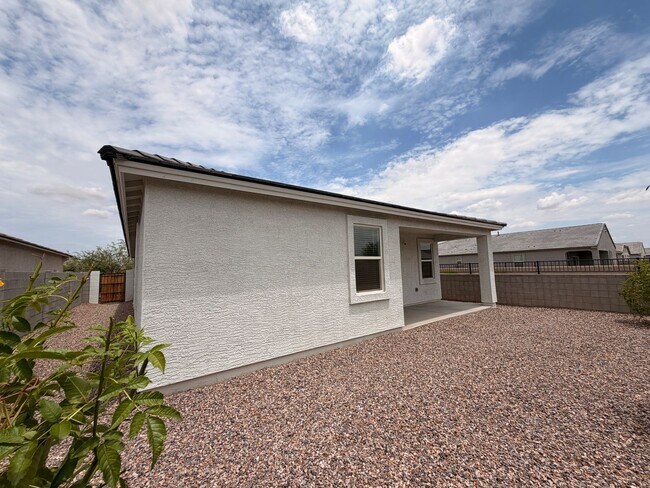 Building Photo - 18609 W Bronco Trl