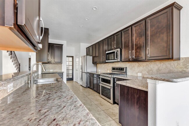 Building Photo - 16942 Lake Willowby Ln