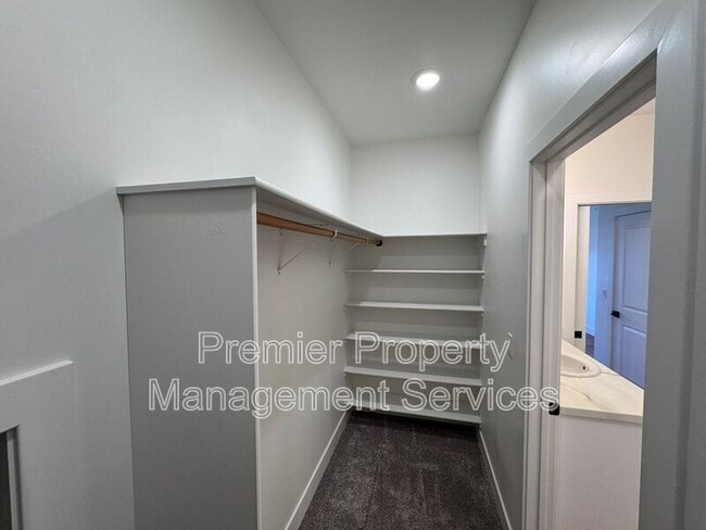 Building Photo - 2522 Hunter Hall St