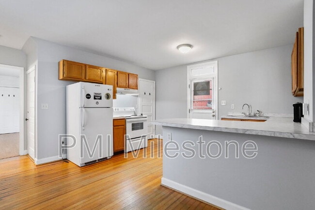 Building Photo - 721 2nd St