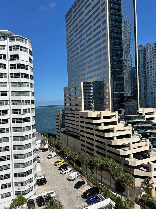 Building Photo - 950 Brickell Bay Dr