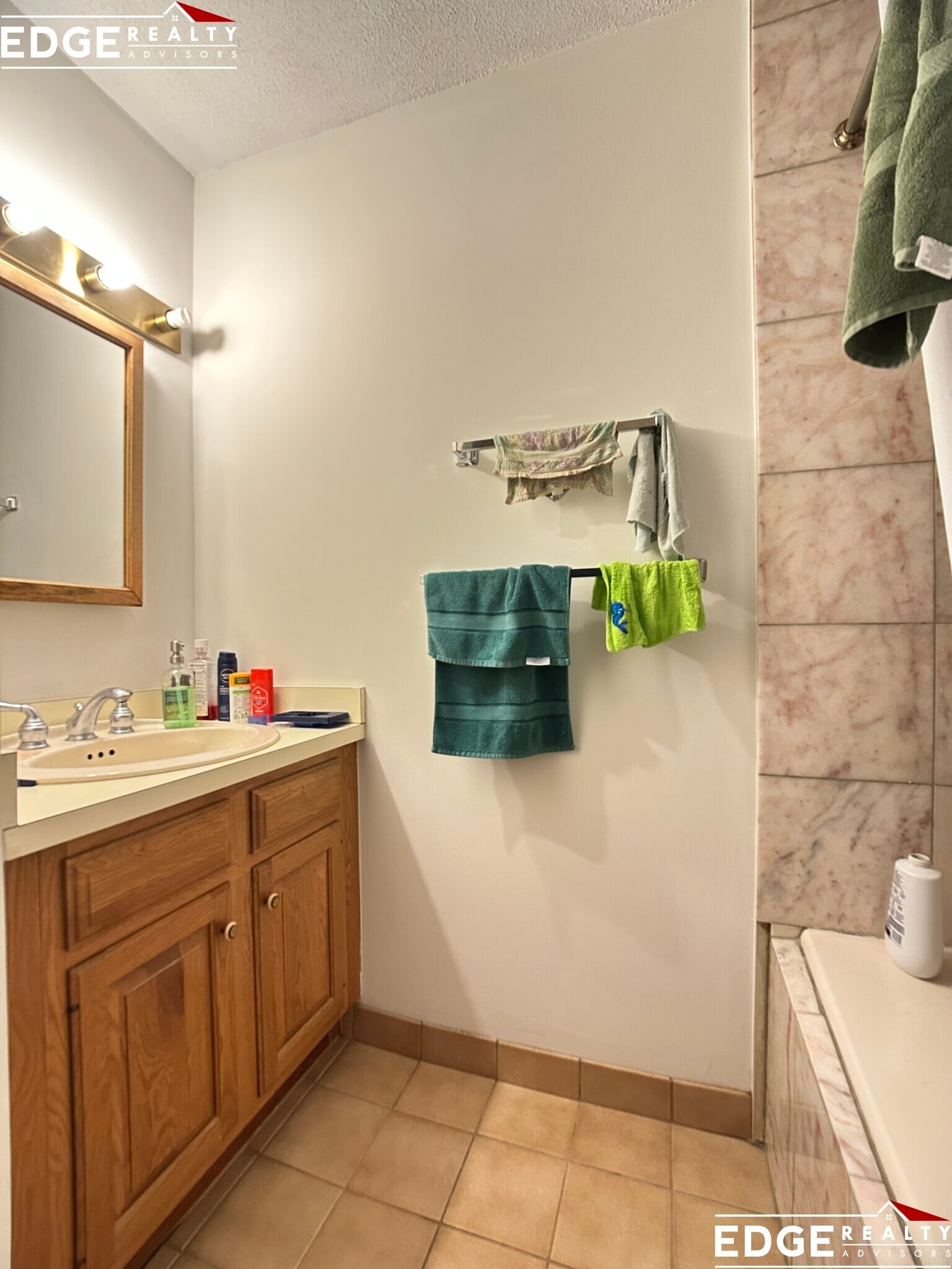 Building Photo - 147 Kelton St