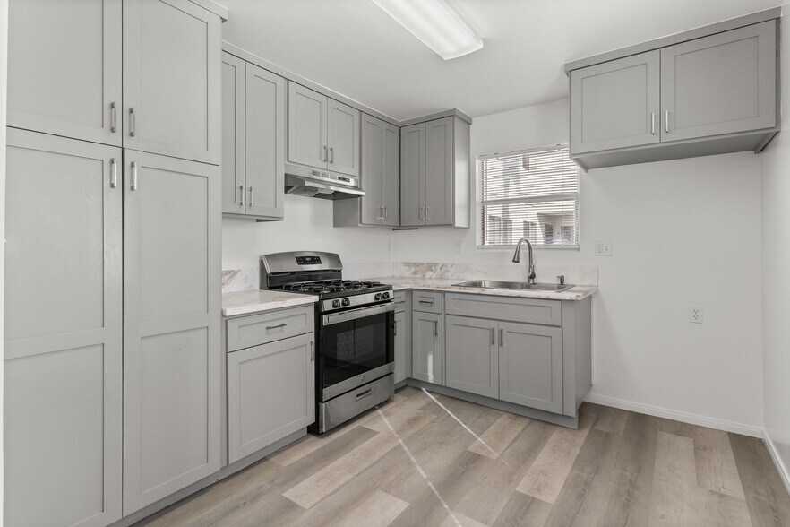 Building Photo - 11116 Berendo Ave
