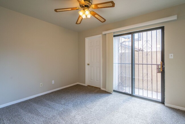 Building Photo - Spacious Updated Townhome in Downtown St. ...