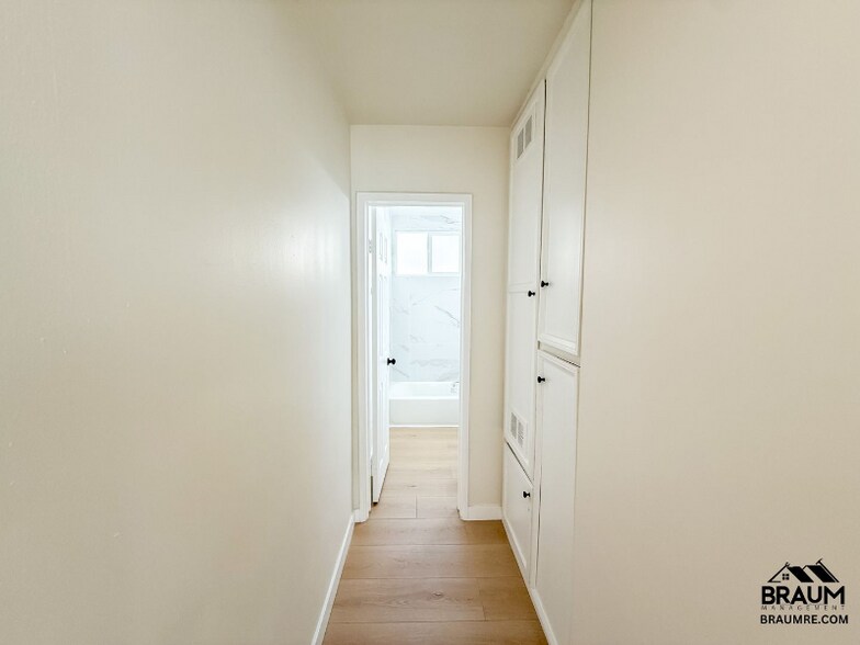 Building Photo - 7333 Woodman Ave