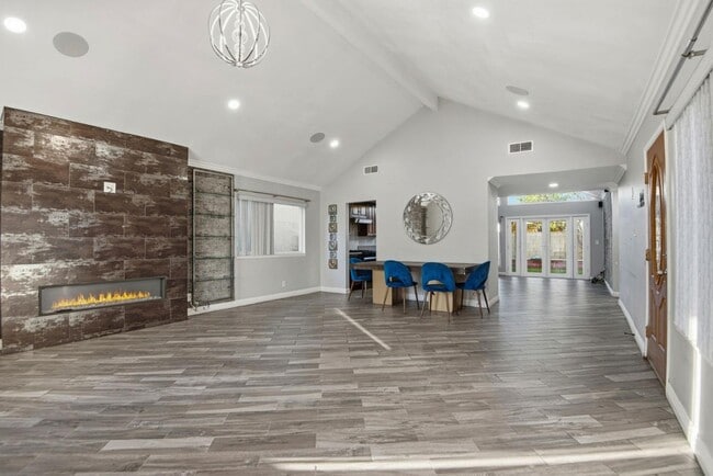 Building Photo - 12361 Andy St