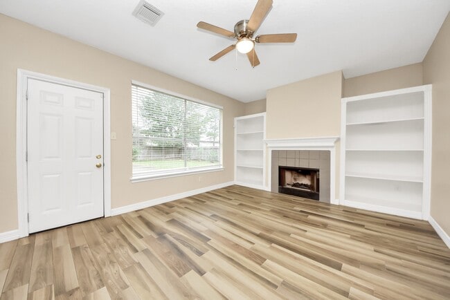 Building Photo - 1702 Park Ridge Dr