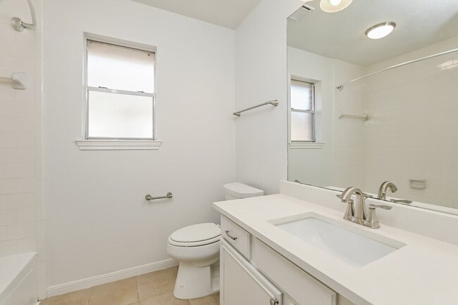 Building Photo - 4923 Bayboro Park Dr