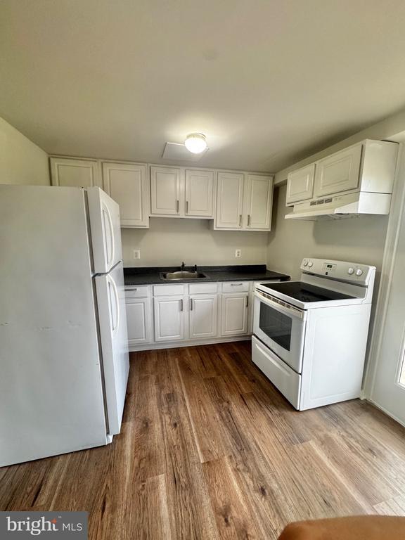 Building Photo - 18312 Chestnut Dr