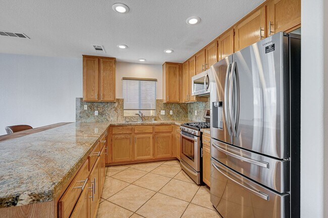 Building Photo - 3 BEDROOM + POOL IN DESIRABLE PECCOLE RANC...
