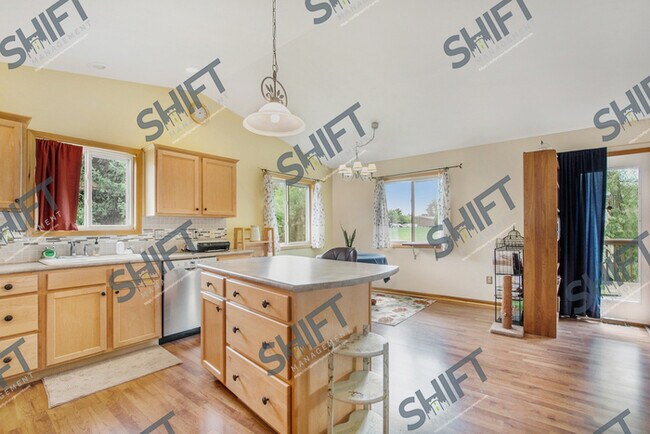 Building Photo - 2688 Walnut Hills Ct - 3 bedroom Kentwood ...