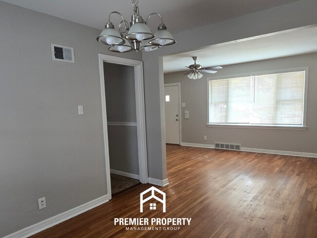 Building Photo - Charming 3BR St. Louis Home w/ Hardwood Floors, Dining Room & Garage