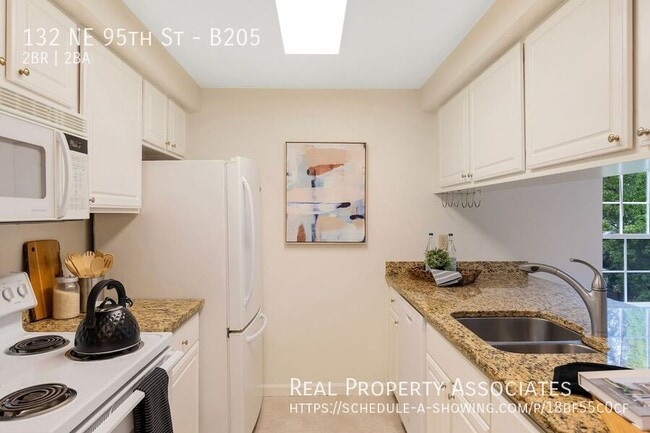 Building Photo - 132 NE 95th St