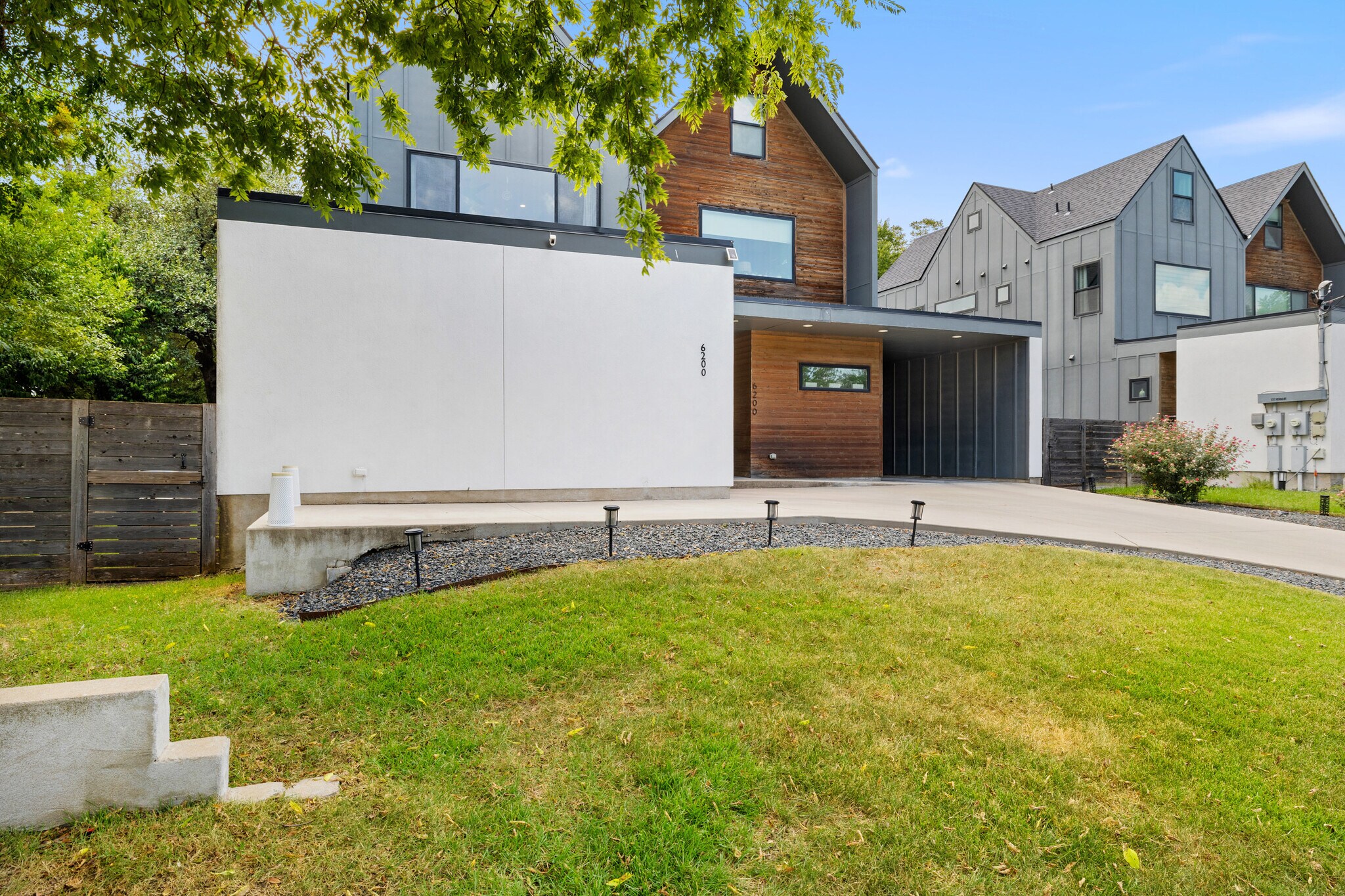 Building Photo - 6200 Hickman Ave