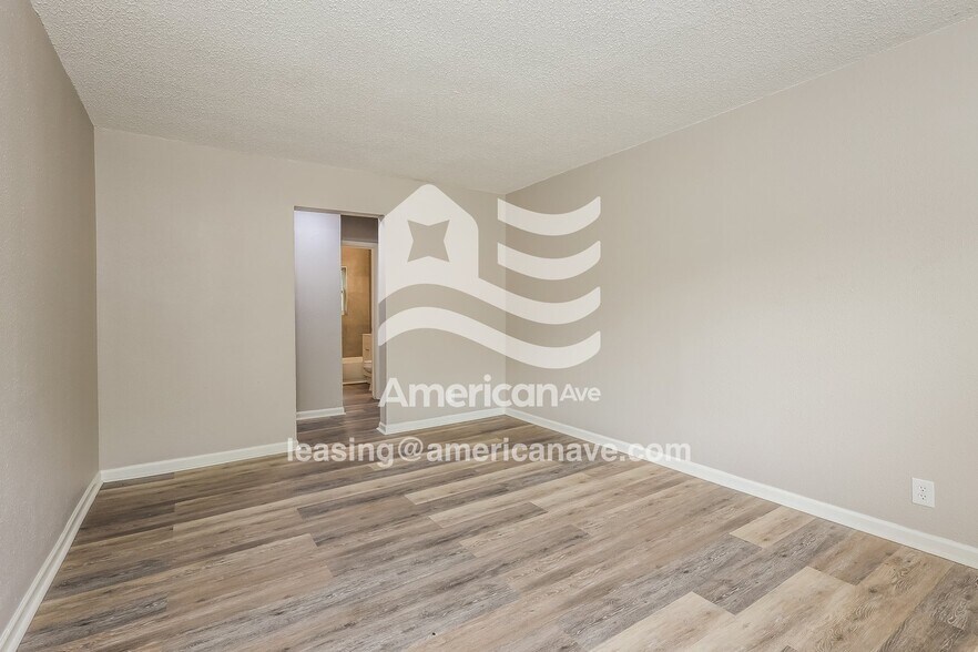 Building Photo - 536 E Ute St