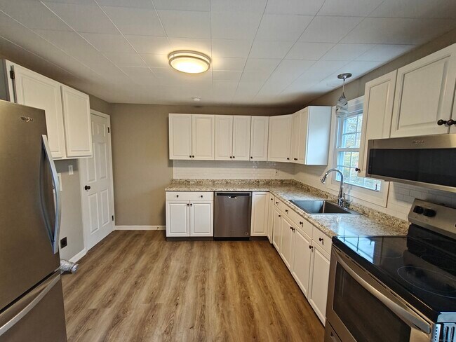 Building Photo - 700 High Street Ext